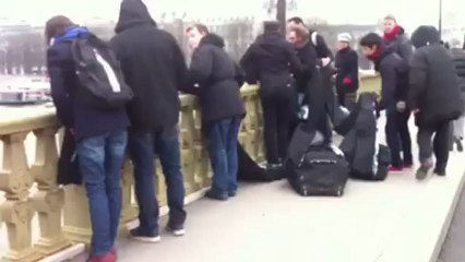 Act up nargue la "manif pour tous"