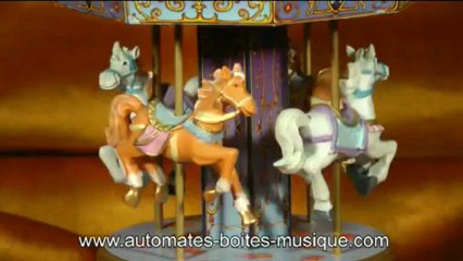 Lutèce Créations, spécialiste des boîtes à musique et des automates présente un carrousel musical miniature de sa collection de manèges musicaux animés (carrousels, grandes roues et autres manèges miniatures).