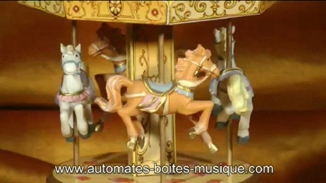 Lutèce Créations, le spécialiste des automates et des boîtes à musique, présente ce carrousel musical miniature avec chevaux faisant partie de sa collection de manèges musicaux miniatures de toutes sortes (grandes roues, carrousels et autres manèges).
