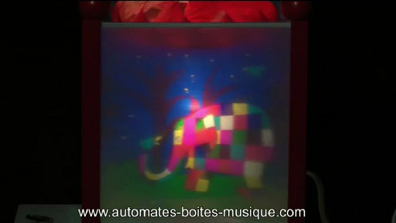 Lanterne magique musicale Trousselier Elmer l'éléphant