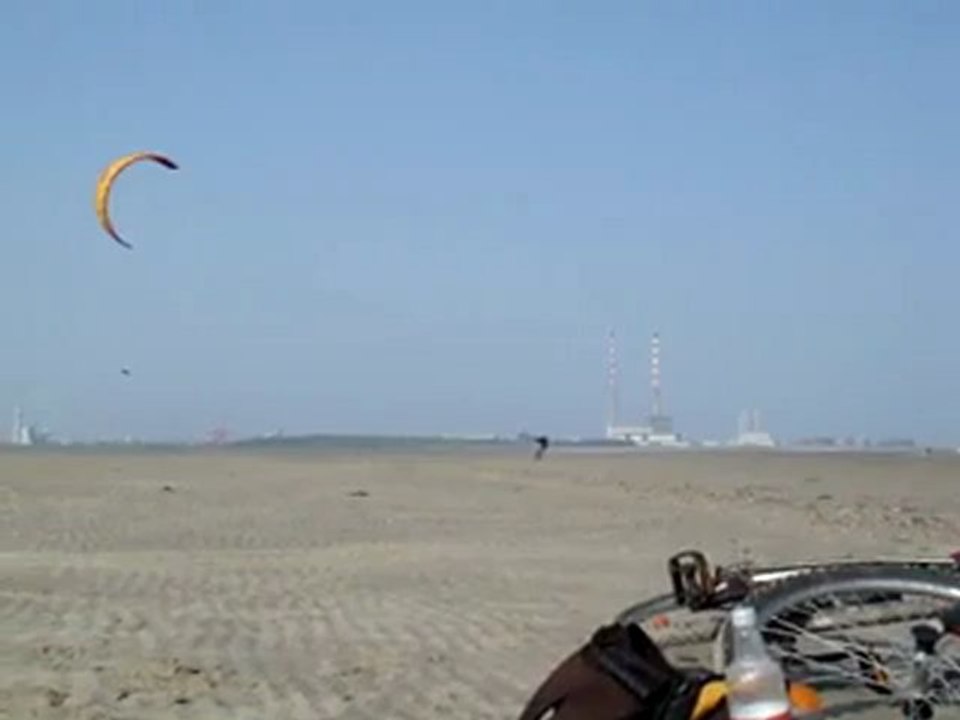 Planche a Sable avec un cerf volant géant