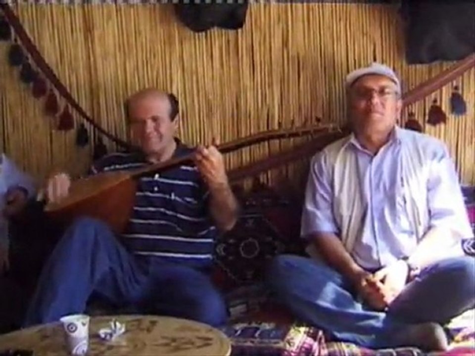 KAZIM KAYA BOZÜYÜK YÖRÜK  SANATÇIMIZ,KOYVER  ÇUBUK BELİ GEÇEYİM DİYOR.