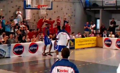 Dunk de Lionel Ebreuil Mondial Douai 2012