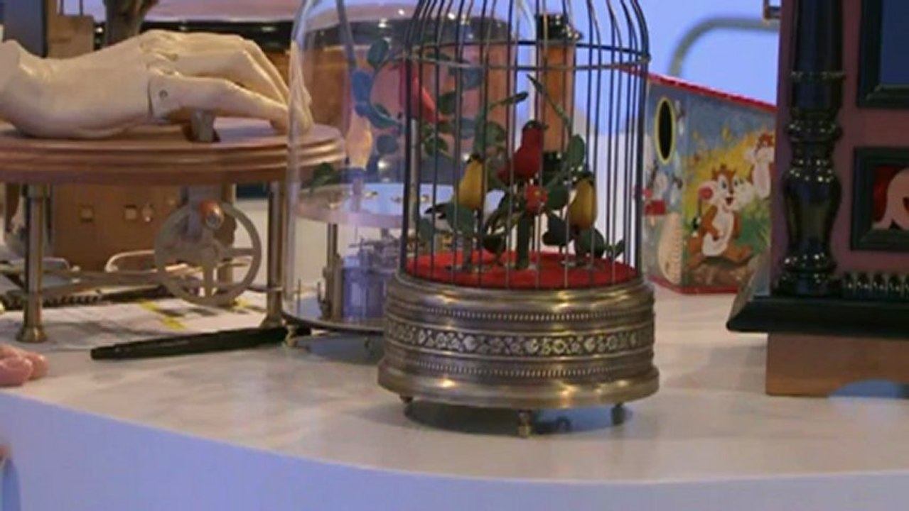 Lutèce Créations, le spécialiste des automates et des boîtes à musique, présente un échantillon de ses boîtes à musique et automates anciens ou modernes (carrousels musicaux animés, oiseaux chanteurs automates, boîtes à musique avec danseuses etc...)