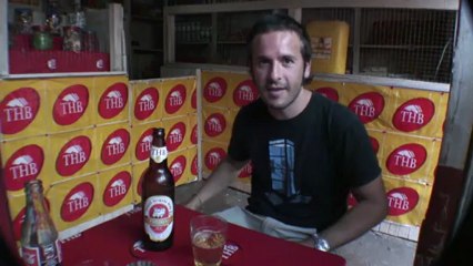 08 - Cervezas a mitad de precio en Antsirabe y pousse-pousse restaurant - Viaje a Madagascar