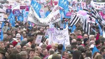 Opponents of gay marriage flood Paris streets in protest