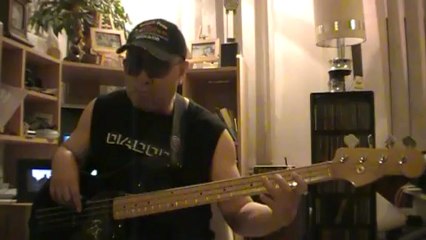 Dreadlock Holiday 10 cc. Bass cover Bob Roha