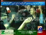 Sharjeel Memon & Pir Mazhar ul Haq Beaten By Crowd Outside Bilawal House