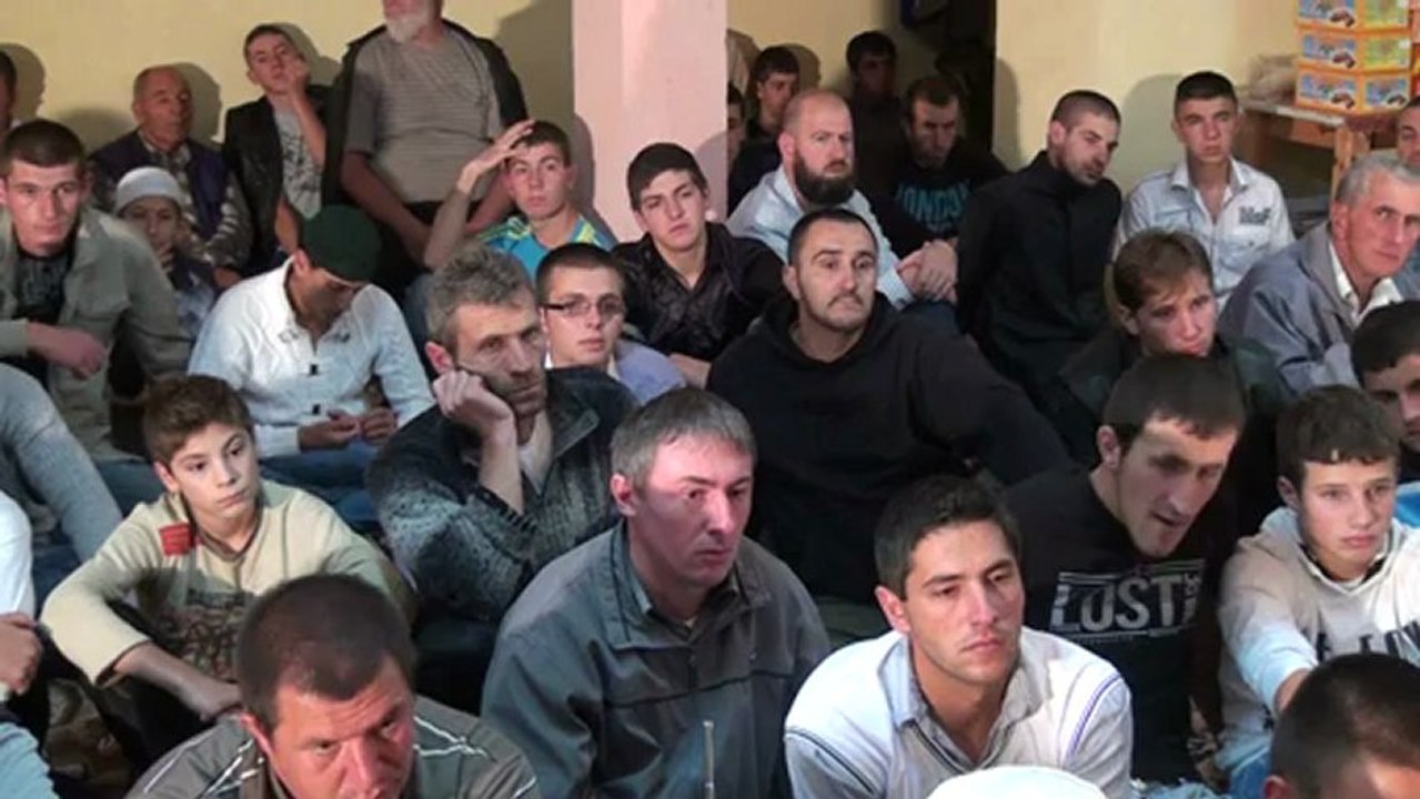"И спусни към тях крилата на уважението" - Хусейн Ходжа