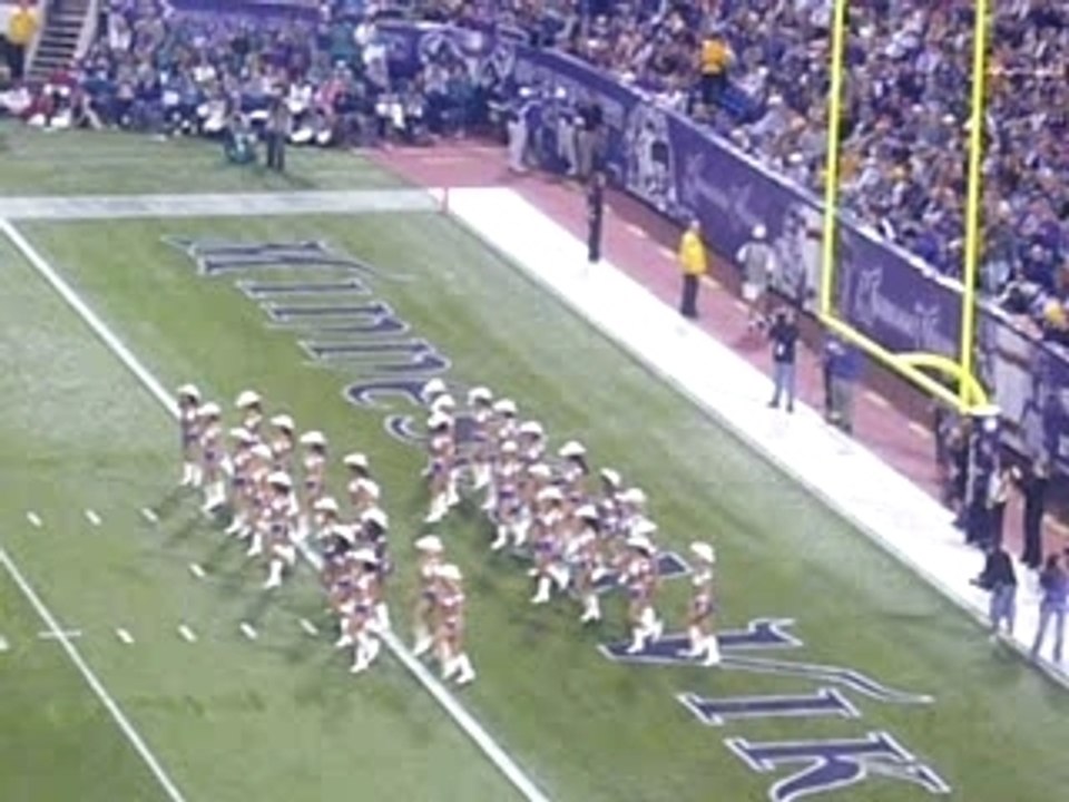 Le 8 octobre, the Cheerleaders.