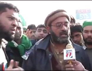 TheJhelum.com - Qadri leads thousands towards Islamabad