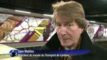 Un train à vapeur dans le réseau du métro de Londres