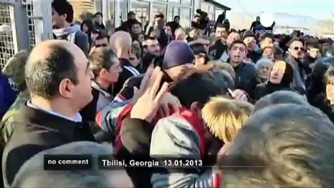 Géorgie: libération de 200 prisonniers... - no comment