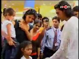 Arjun Rampal makes teddy-bears.mp4