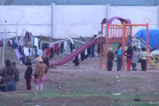 ''Bir Ekmek Bir Battaniye'' ile ayakta duruyorlar