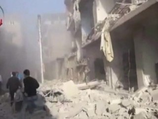 Syrians recover bodies after deadly strikes