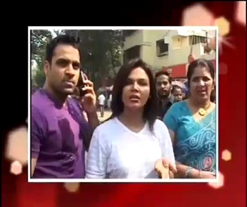 Eisha Deol does Lip Surgery in USA.mp4