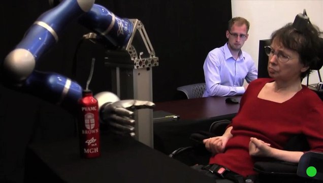 Un bras robotisé dirigé à l'aide du cerveau