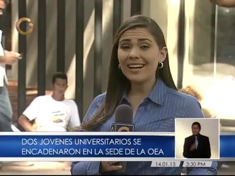 Dos estudiantes se encadenaron a la sede de la OEA para exigir que se evalúe ausencia de Chávez