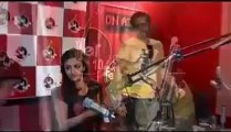 Soha Ali Khan and Emraan Hashmi promote Tum Mile on radio.mp4