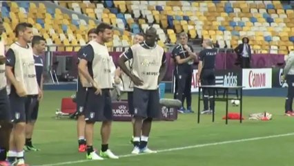 Italie - Prandelli met Balotelli en garde