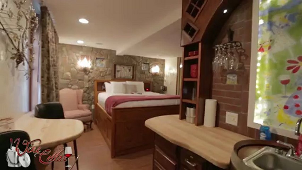 Adventure Suites - Honeymoon Hotel in New England - Theme Park Accommodations
