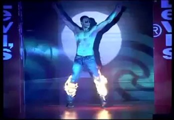 Twinkle wants Akshay Kumar to work with Priyanka Chopra.mp4