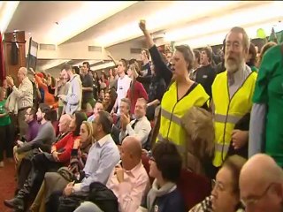 Un centenar de manifestantes boicotean una conferencia de Wert en Sevilla
