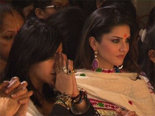 Sunny Visits Siddhivinayak