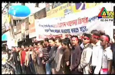 18-party forms human wall in city