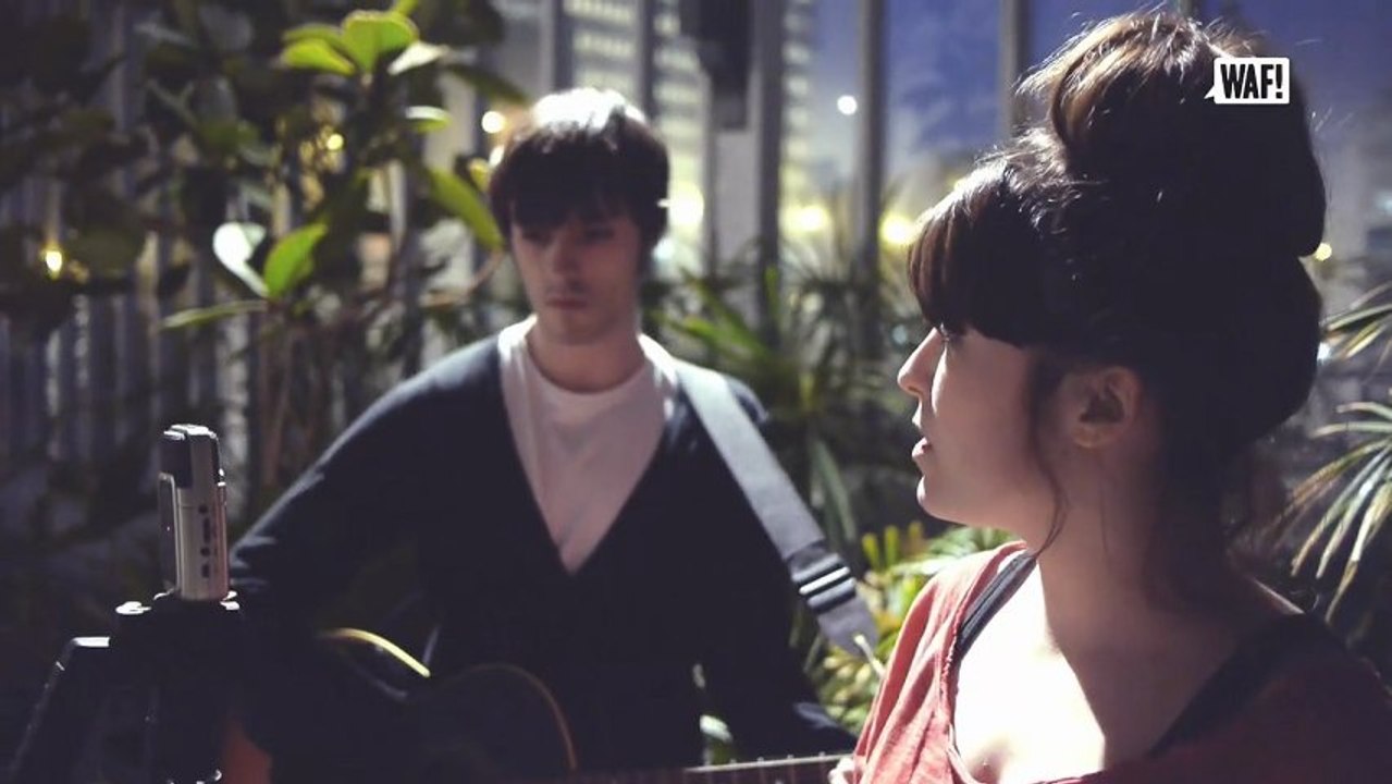 WAF! Mlle Nineteen "Je Marche sur des Pétales de Roses"