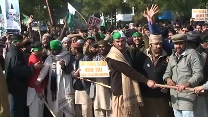 Miles de personas protestan en Islamabad para pedir una regeneración democrática