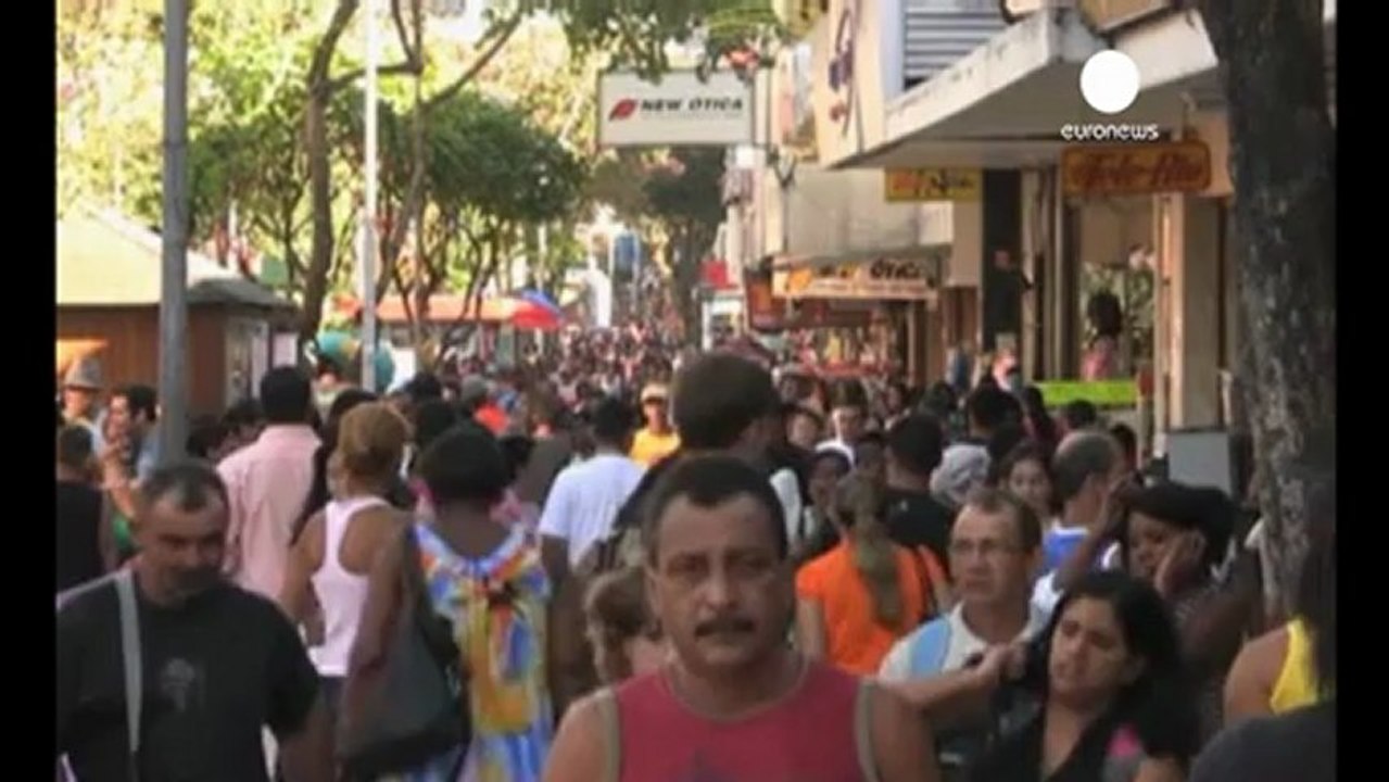 La economía mundial reduce seis décimas sus...