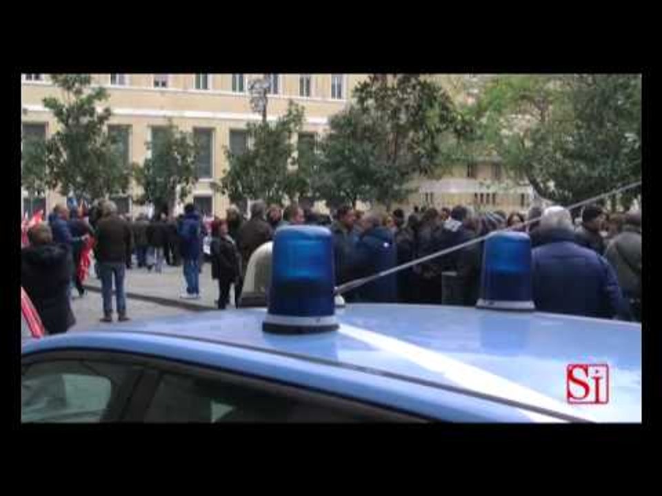 Napoli - Dipendenti Comunali protesta (10.01.13)