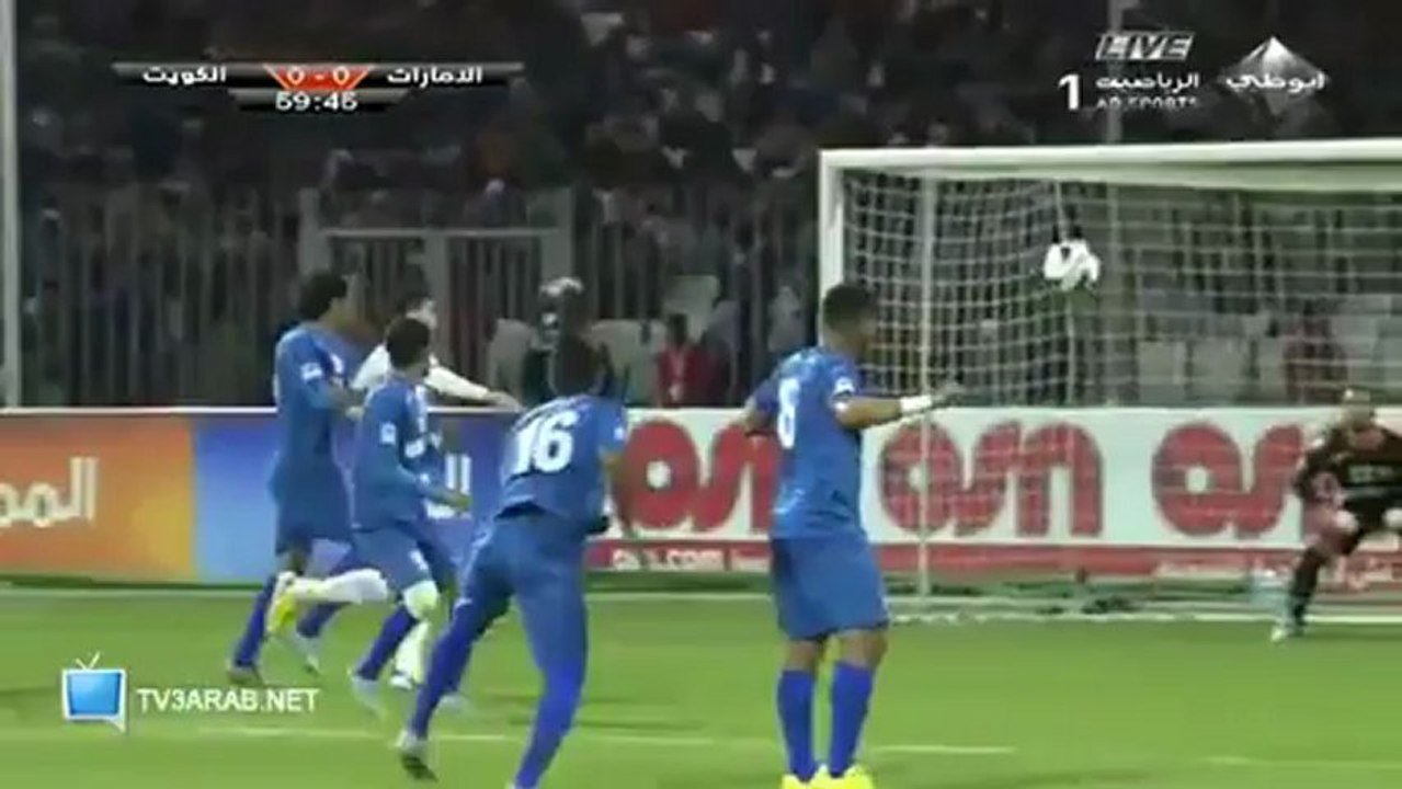 Một cú sút trúng xà ngang 2 lần, đen kinh!