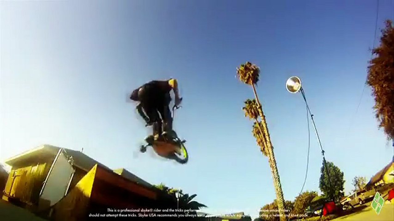 Pro Scootering Tricks sur un Sbyke