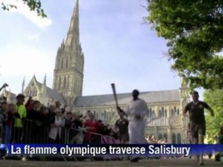 La flamme olympique à Stonehenge