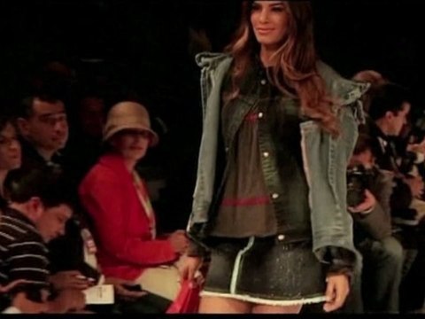 D'anciens rebelles des FARC présentent leur ligne de vêtements à la Fashion Week de Bogota