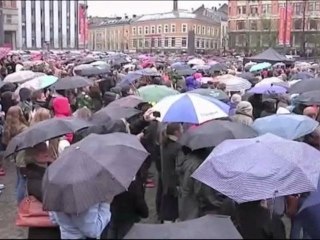 40 000 Norvégiens chantent une comptine haïe par Breivik