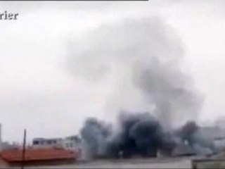 Скачать видео: Homs : les bombardements filmés par les insurgés