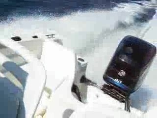 Zoe avec Antoine en bateau