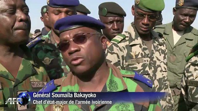 Les soldats français et africains prennent position au Mali