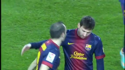 Lionel Messi présente ses 4 Ballons d'Or au Nou Camp