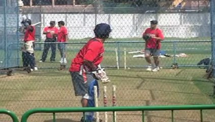 Lara pays surprise visit to Sachin's house.mp4