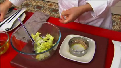 Timbal de sardines amb escarola tomàquet sec i codonyat