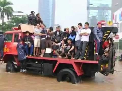 Столицу Индонезии затопило, есть жертвы