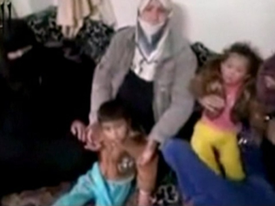 Syrians report forces burnt, shot over 100 in Homs