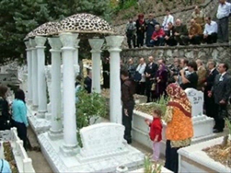 sesliseviyore.com TÜRK SANAT MÜZİĞİ ŞİMDİ UZAKLARDASIN (ZEKİ MÜREN)