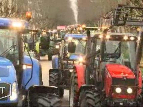 Plus de 800 agriculteurs manifestent à La Roche-sur-Yon