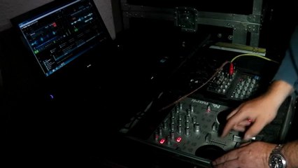 MEZCLANDO EN NUMARK OMNI CONTROL Y TRAKTOR